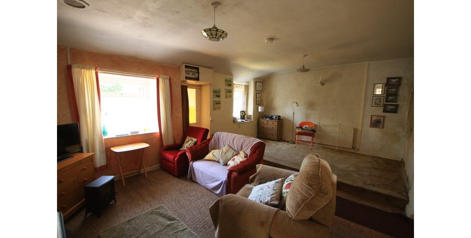 Two Bedroom Cottage with LAND Extending to 1.84 Acres
