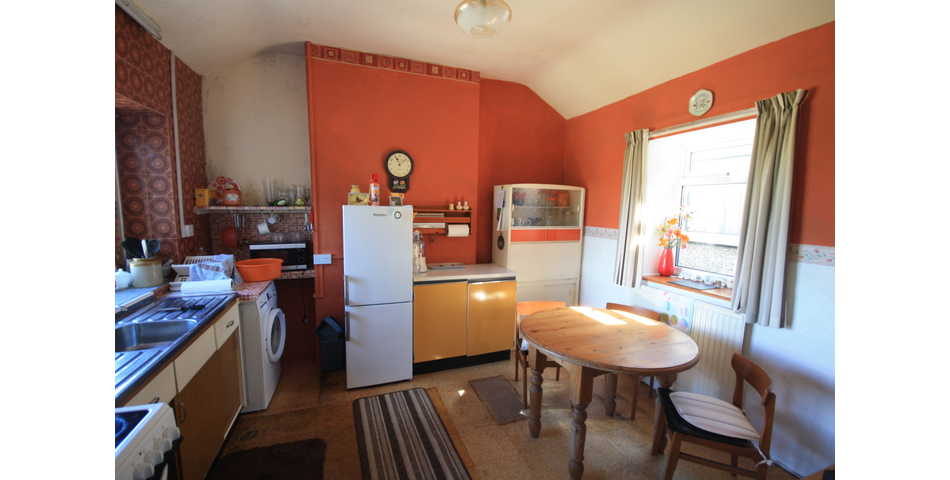 Two Bedroom Cottage with LAND Extending to 1.84 Acres