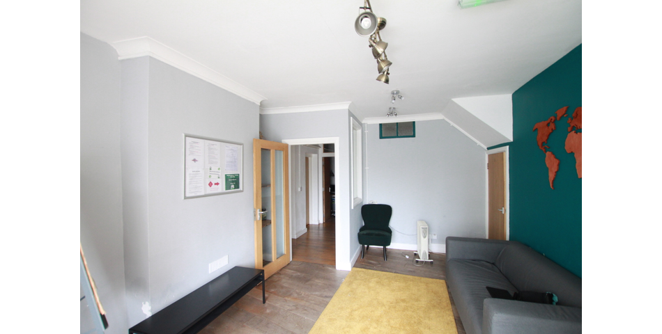 Three Storey Commercial Premises extending to some 340Sq/m 