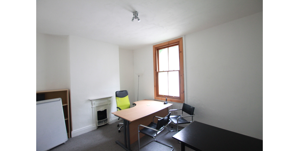 Three Storey Commercial Premises extending to some 340Sq/m 