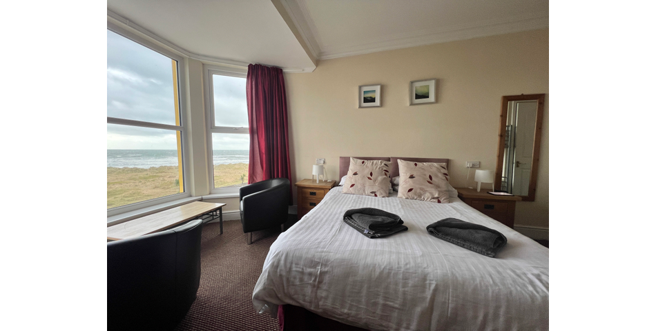 Guest House Overlooking the Seafront of Barmouth
