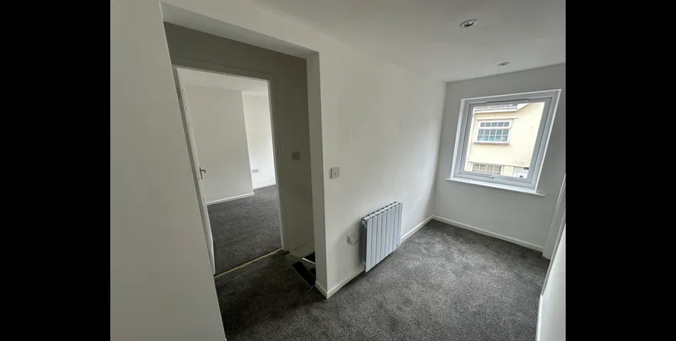 Modernised Mid-Terrace Property