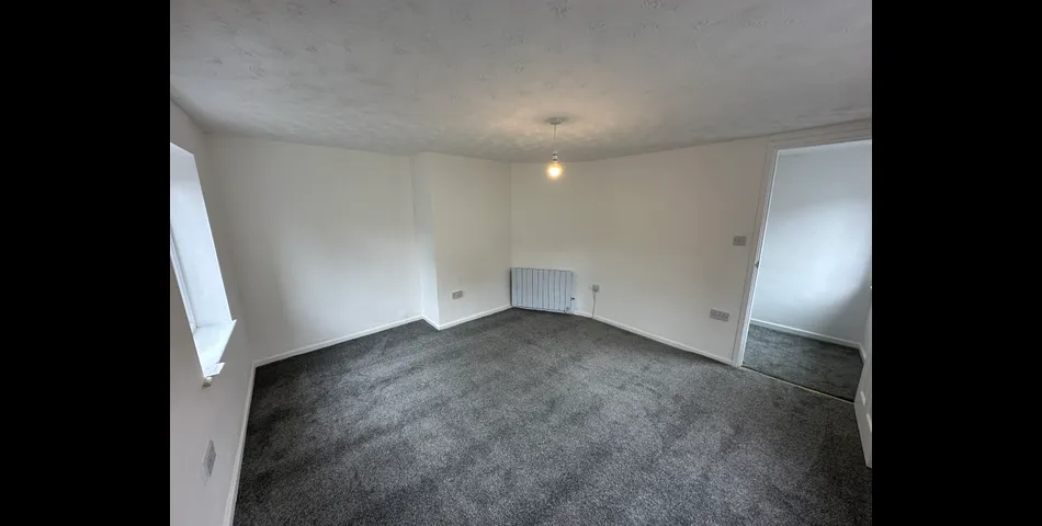 Modernised Mid-Terrace Property