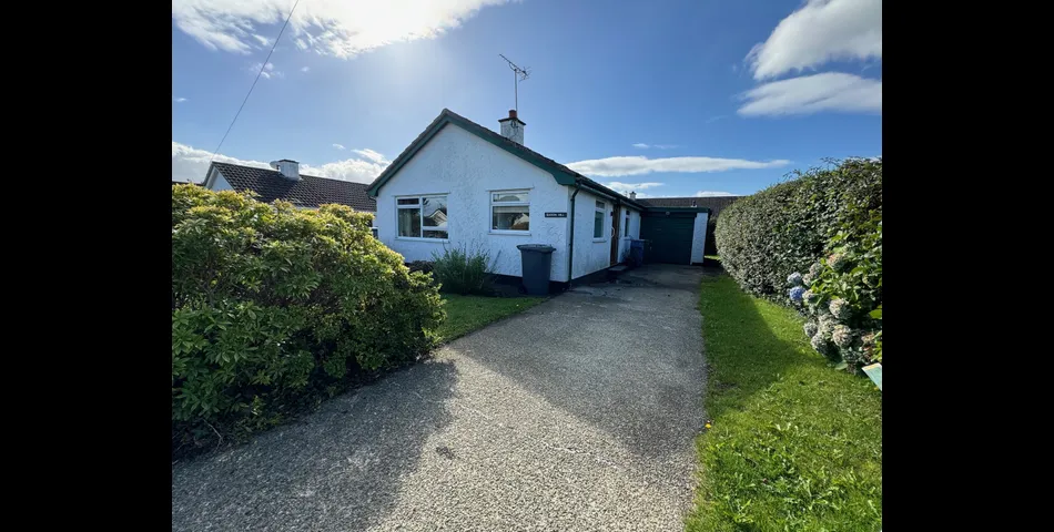 Detached Three-Bedroom Bungalow with Garage