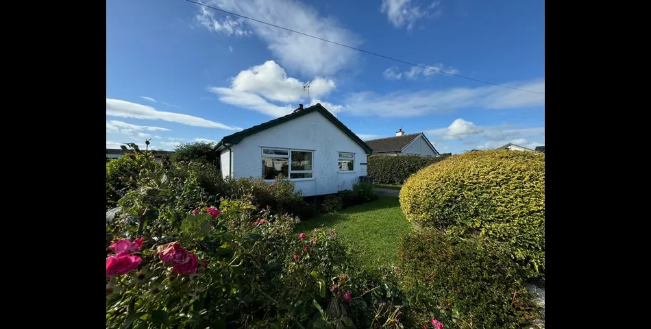 Detached Three-Bedroom Bungalow with Garage