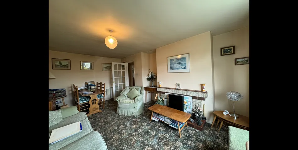 Detached Three-Bedroom Bungalow with Garage