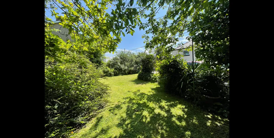 Four Bedroom Detached House with Garden and Garage