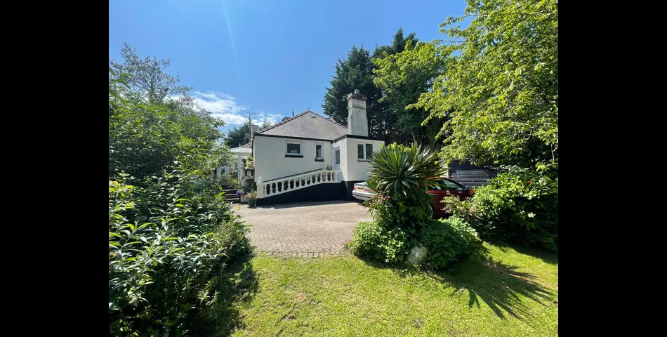 Four Bedroom Detached House with Garden and Garage