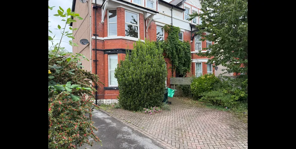 Leasehold Commercial Property (Ground Floors) in a Residential Area