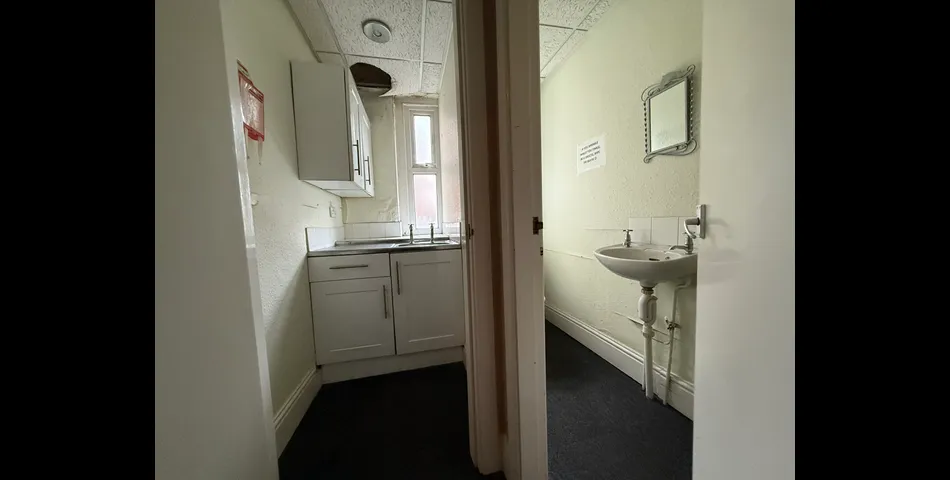 Leasehold Commercial Property (Ground Floors) in a Residential Area