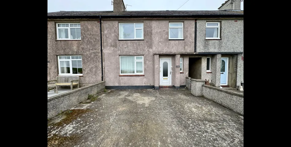 Three-Bedroom Terraced Property with Rural Views