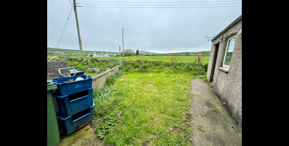 Three-Bedroom Terraced Property with Rural Views