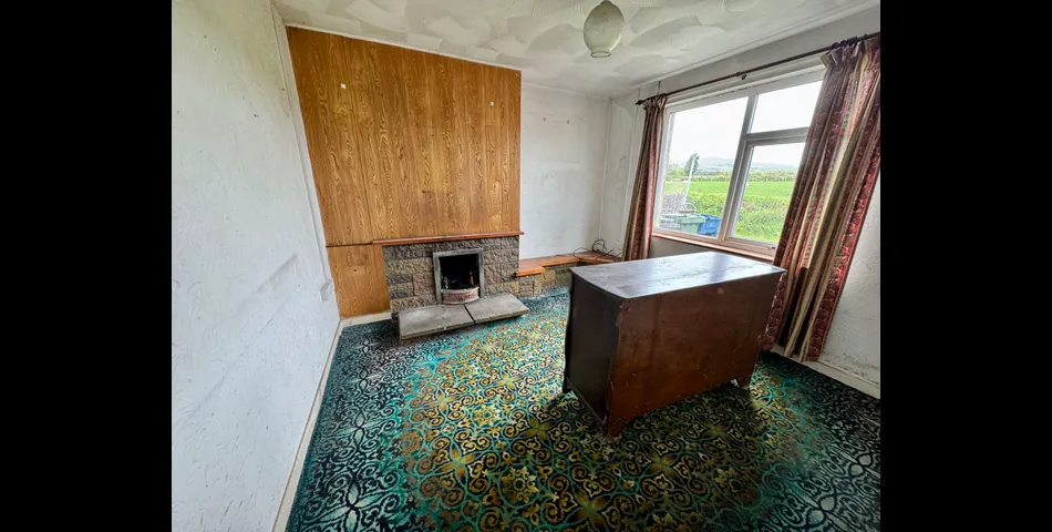Three-Bedroom Terraced Property with Rural Views