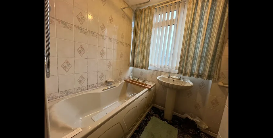 Three-Bedroom House Circa 0.5 of a Mile From Town Centre