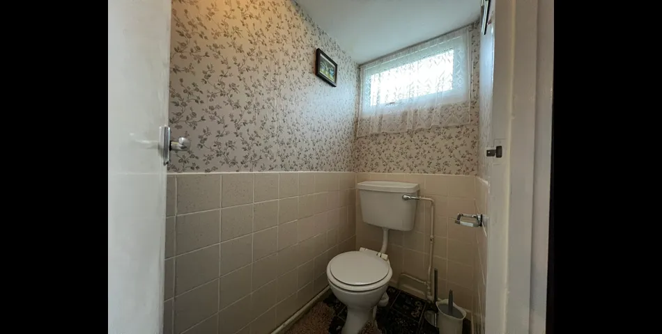Three-Bedroom House Circa 0.5 of a Mile From Town Centre