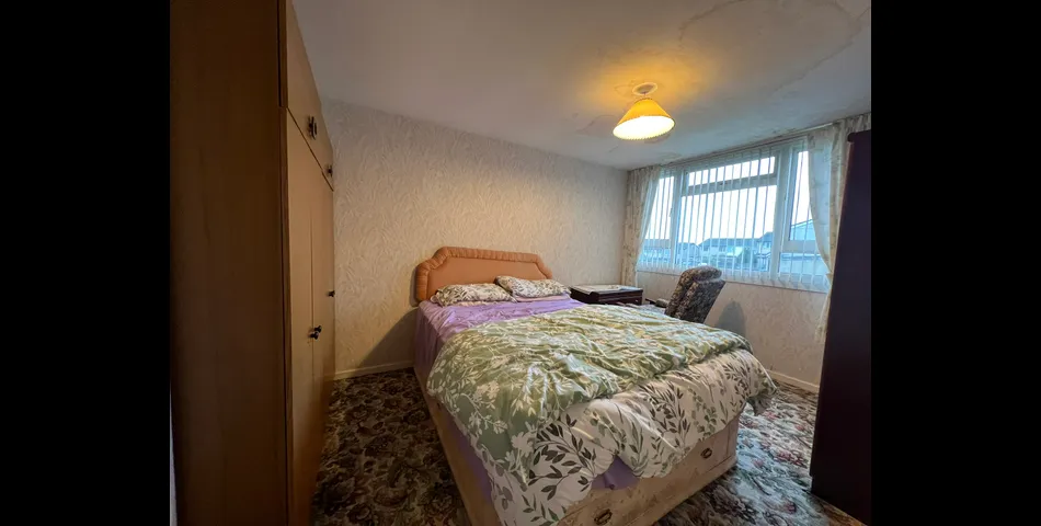 Three-Bedroom House Circa 0.5 of a Mile From Town Centre