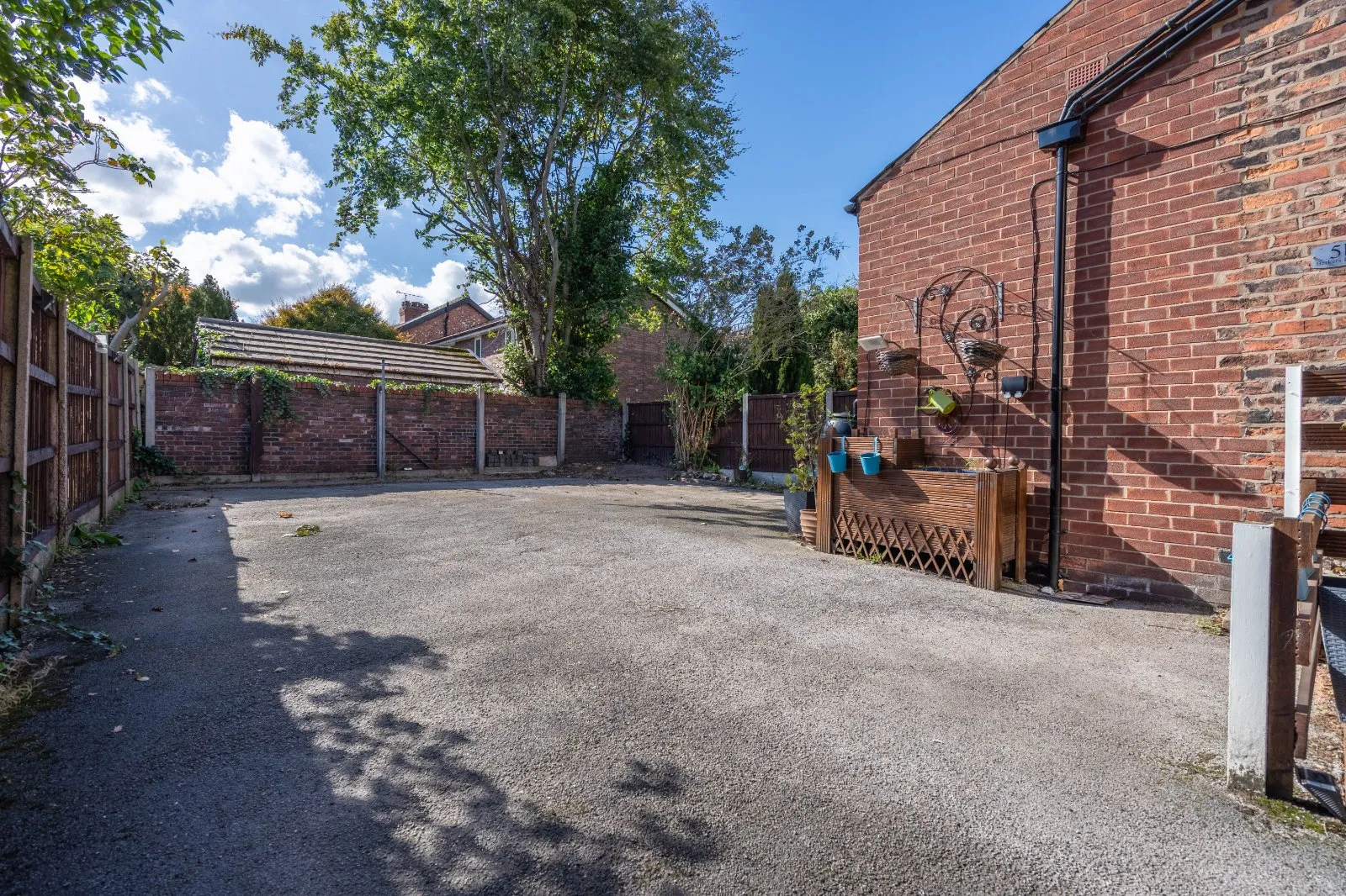 5 bed Semi-Detached