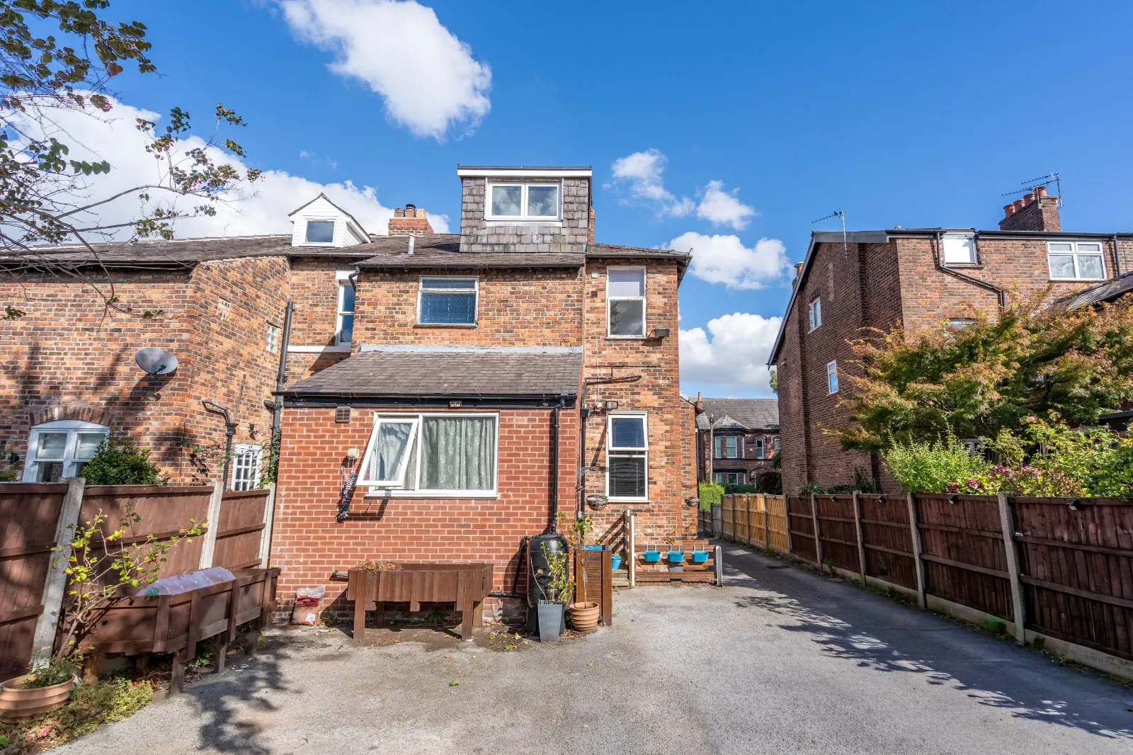 5 bed Semi-Detached