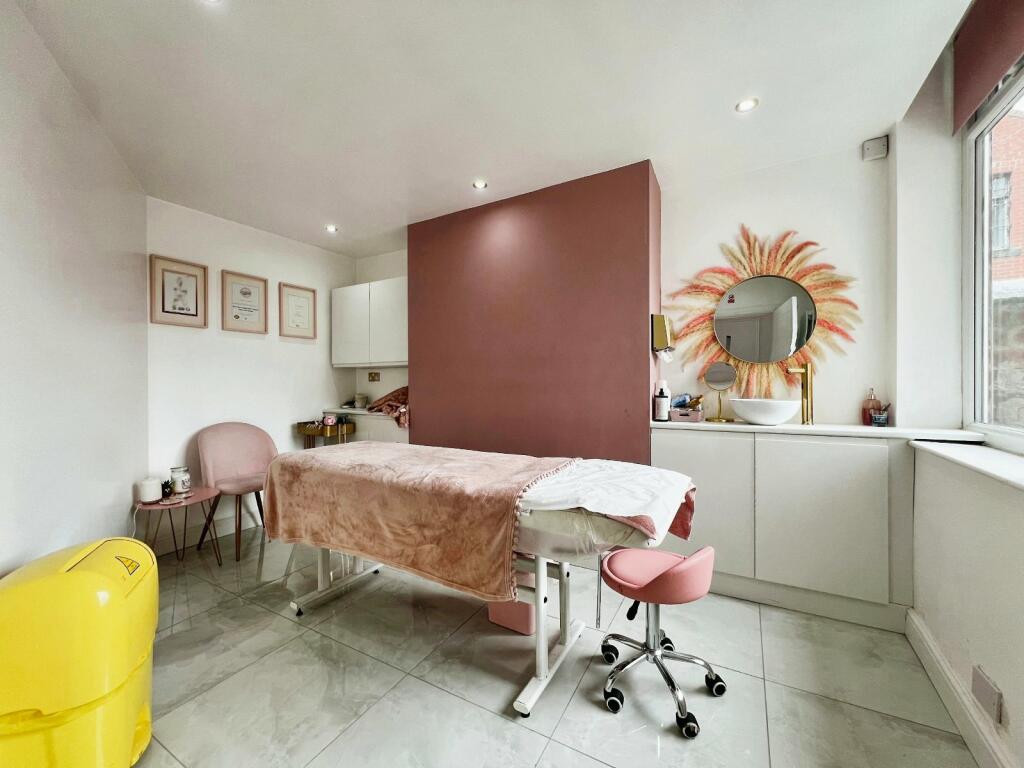 1 bed Mixed Use