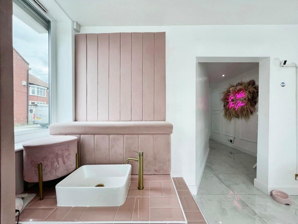 1 bed Mixed Use
