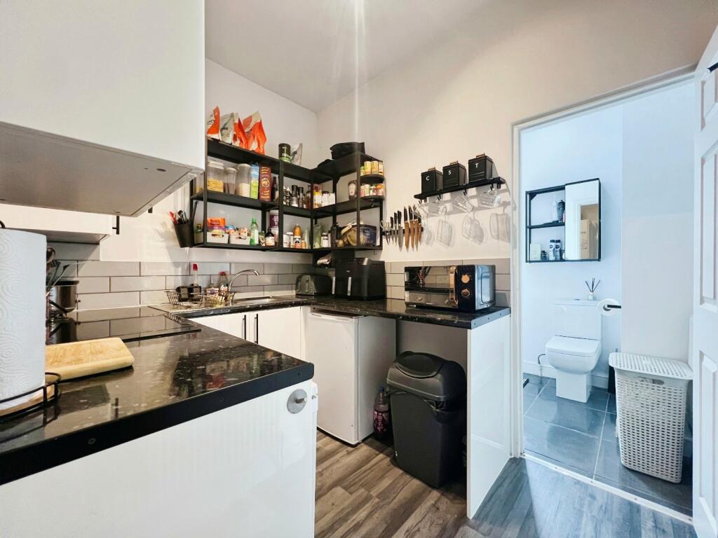 1 bed Mixed Use