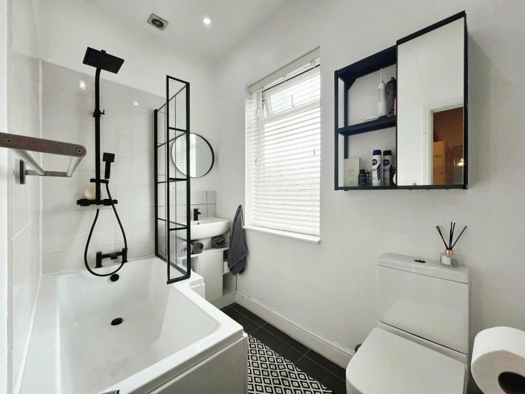 1 bed Mixed Use