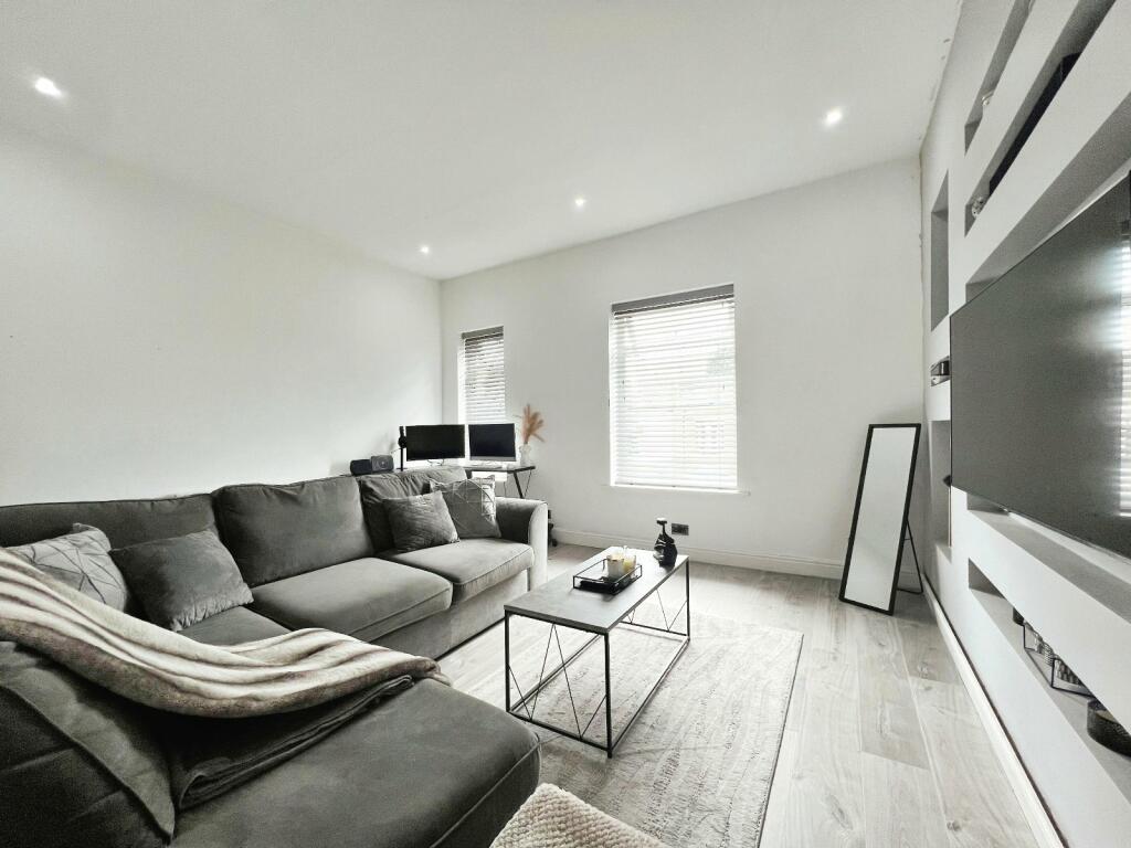 1 bed Mixed Use