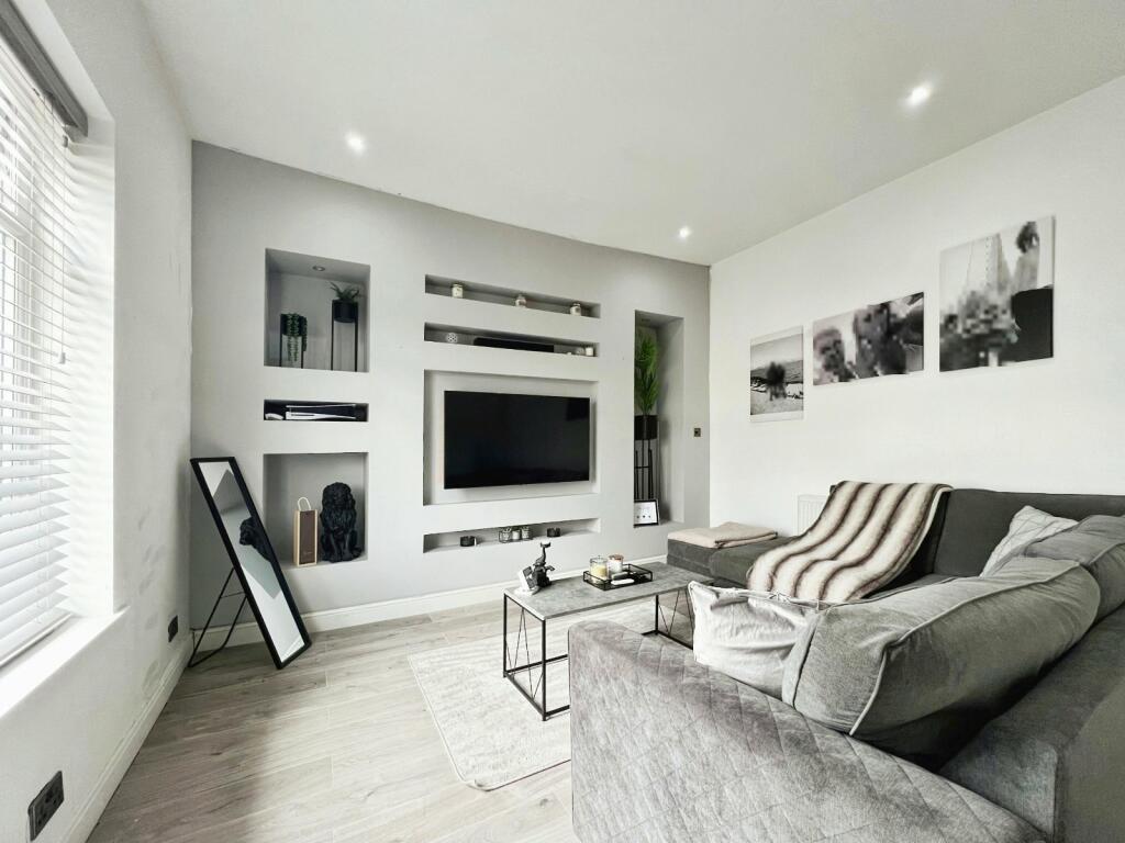 1 bed Mixed Use