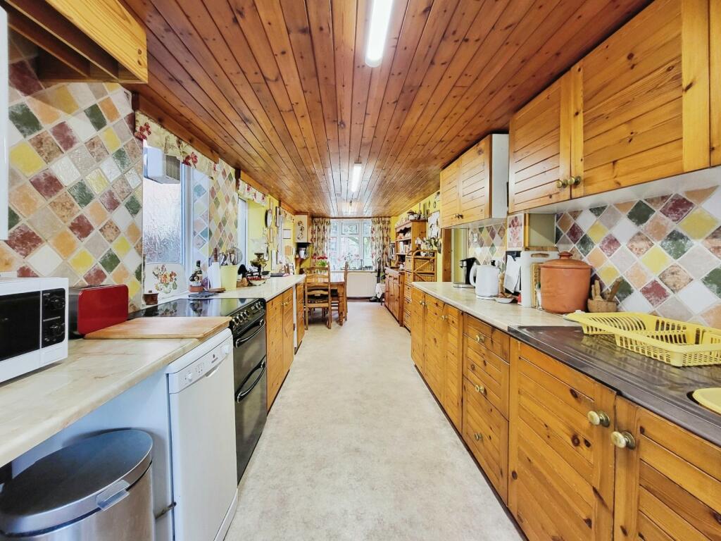 4 bed Semi-Detached