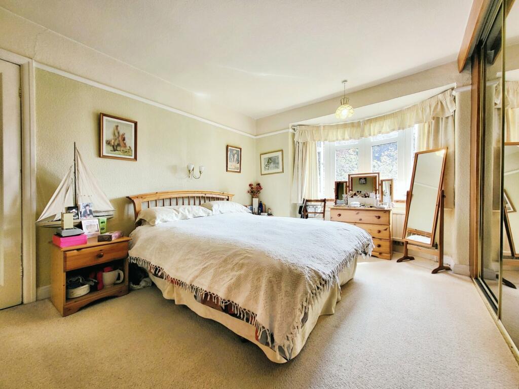 4 bed Semi-Detached