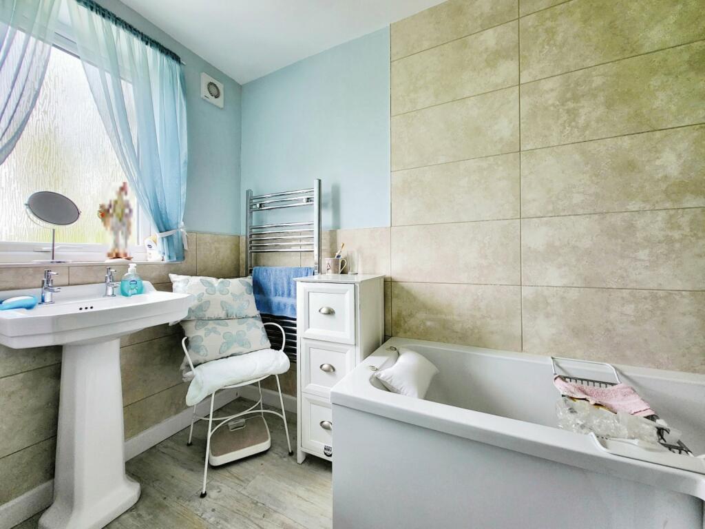 4 bed Semi-Detached