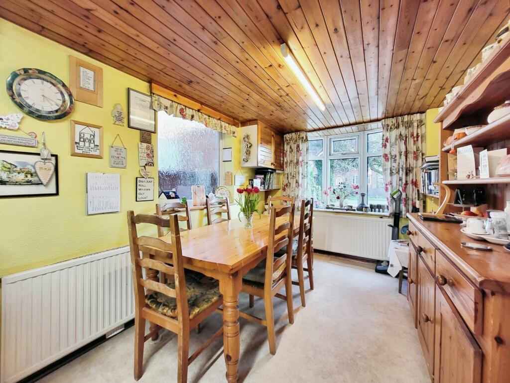 4 bed Semi-Detached