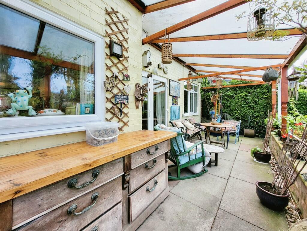 4 bed Semi-Detached