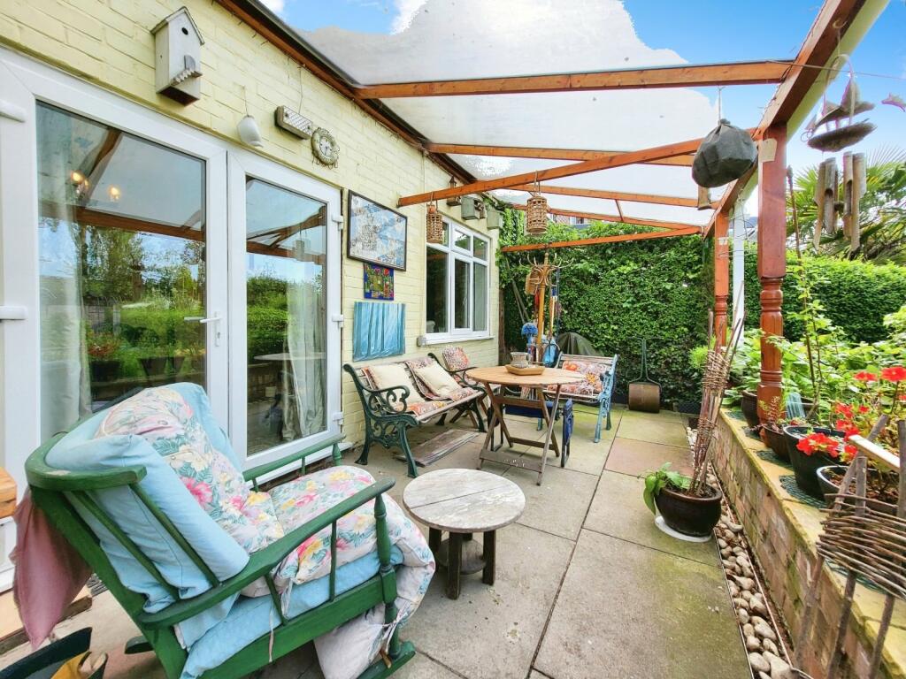 4 bed Semi-Detached