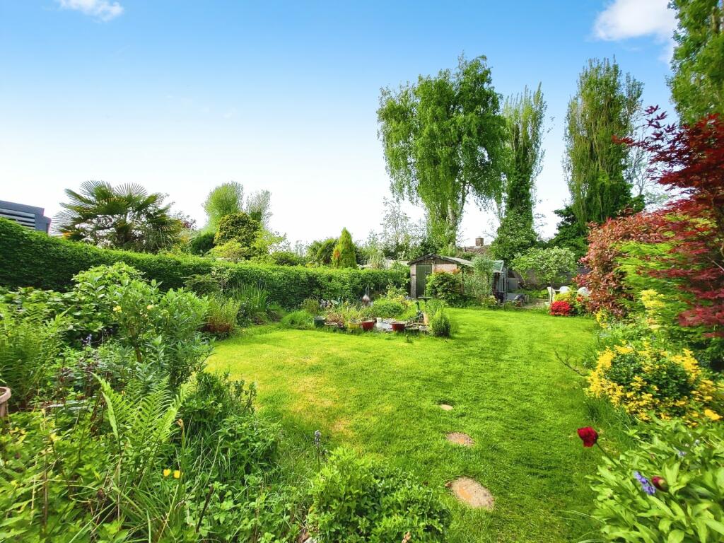 4 bed Semi-Detached