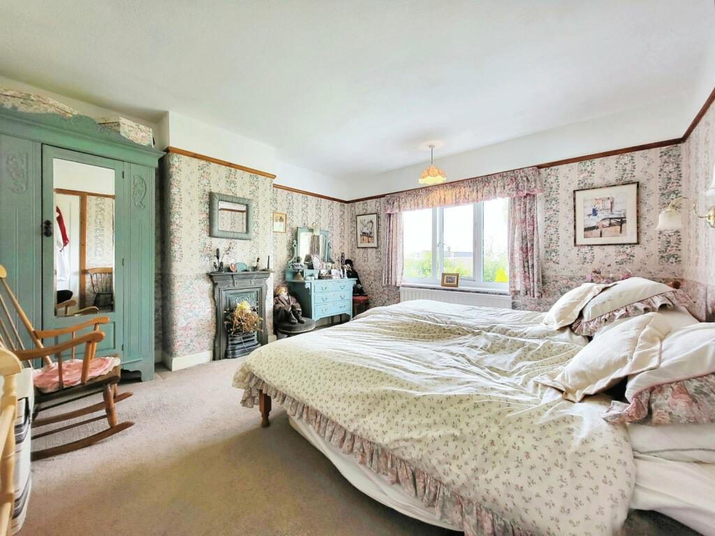 4 bed Semi-Detached