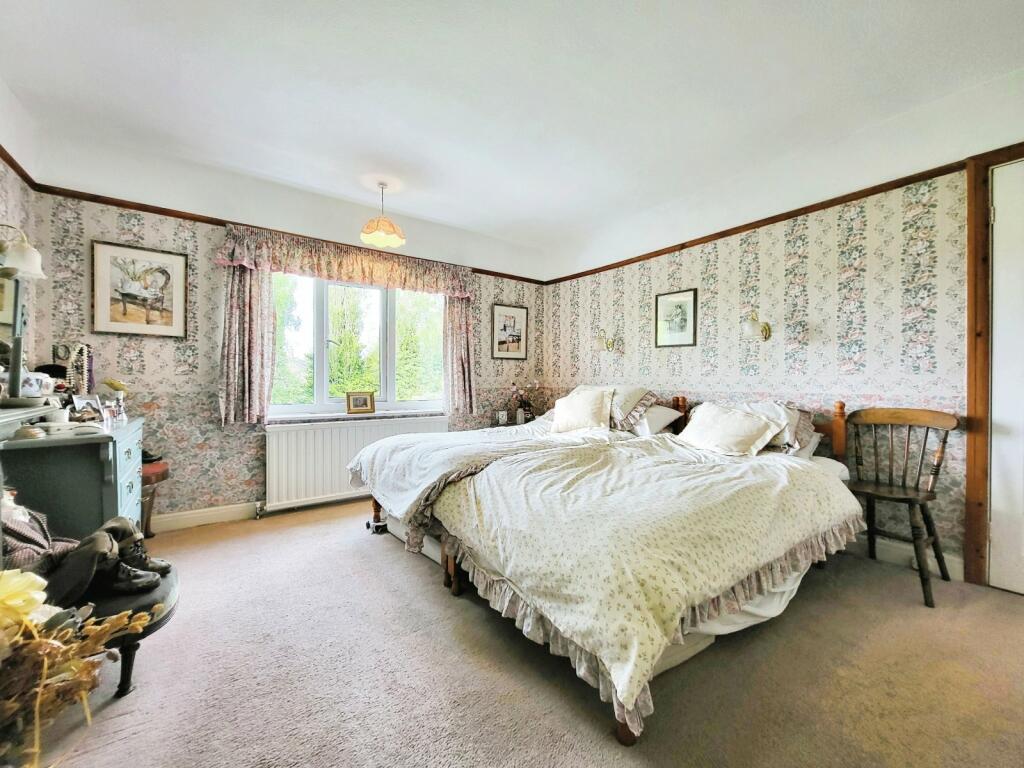 4 bed Semi-Detached
