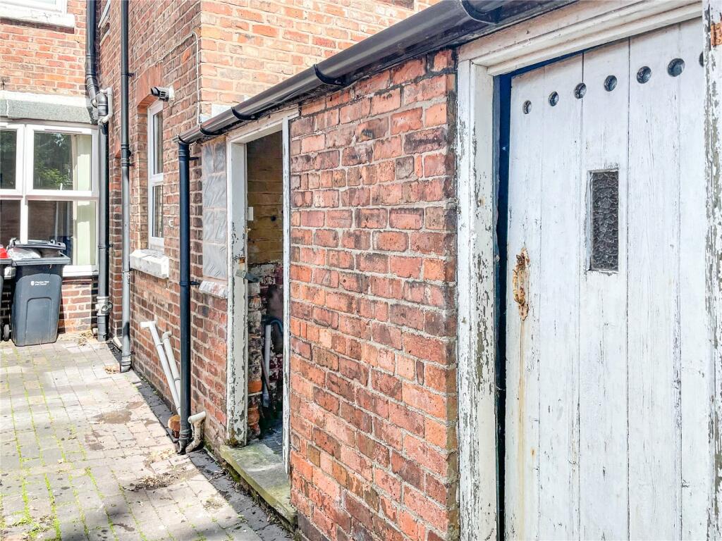 6 bed Terraced