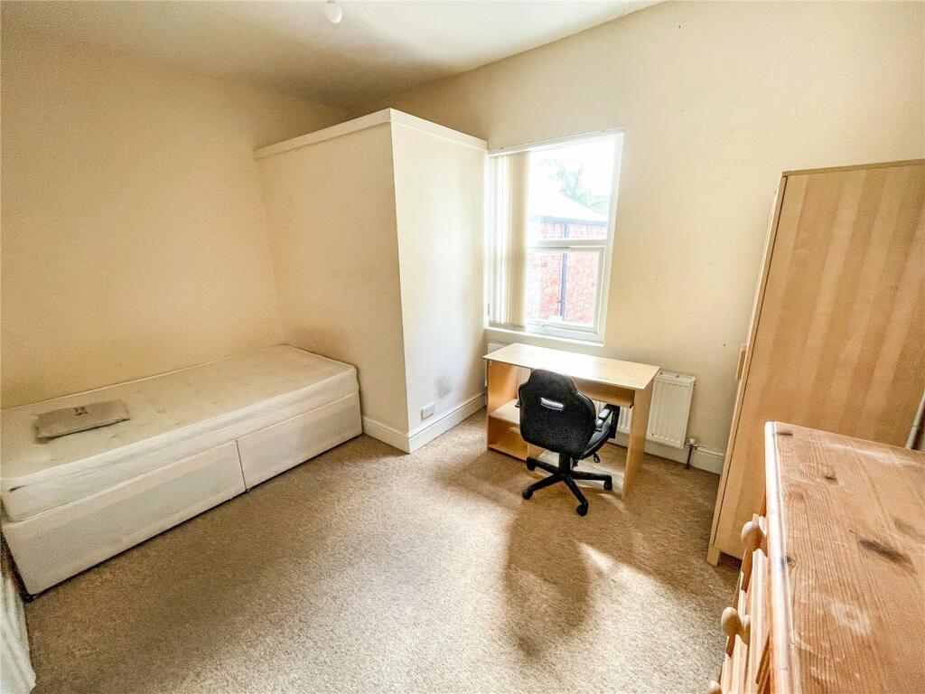 6 bed Terraced