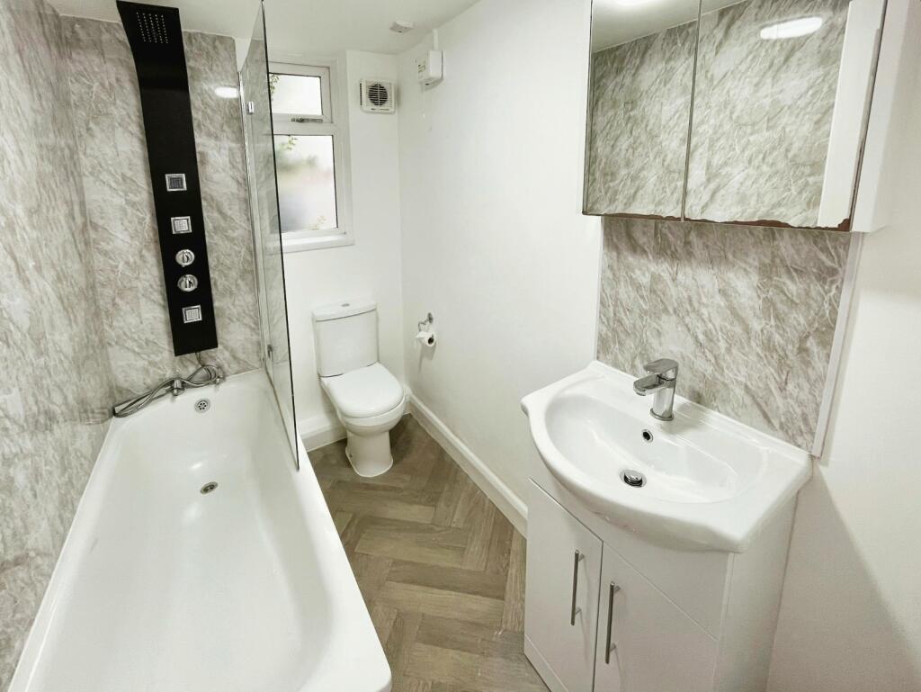4 bed Terraced