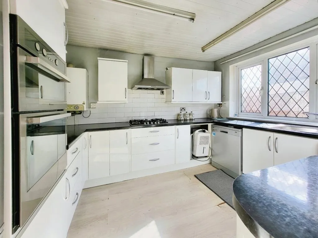 4 bed Detached