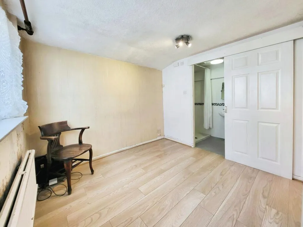 4 bed Detached
