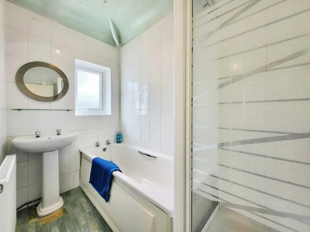 4 bed Detached