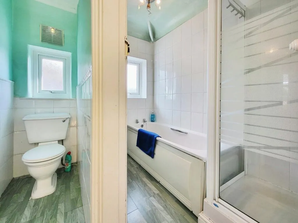 4 bed Detached