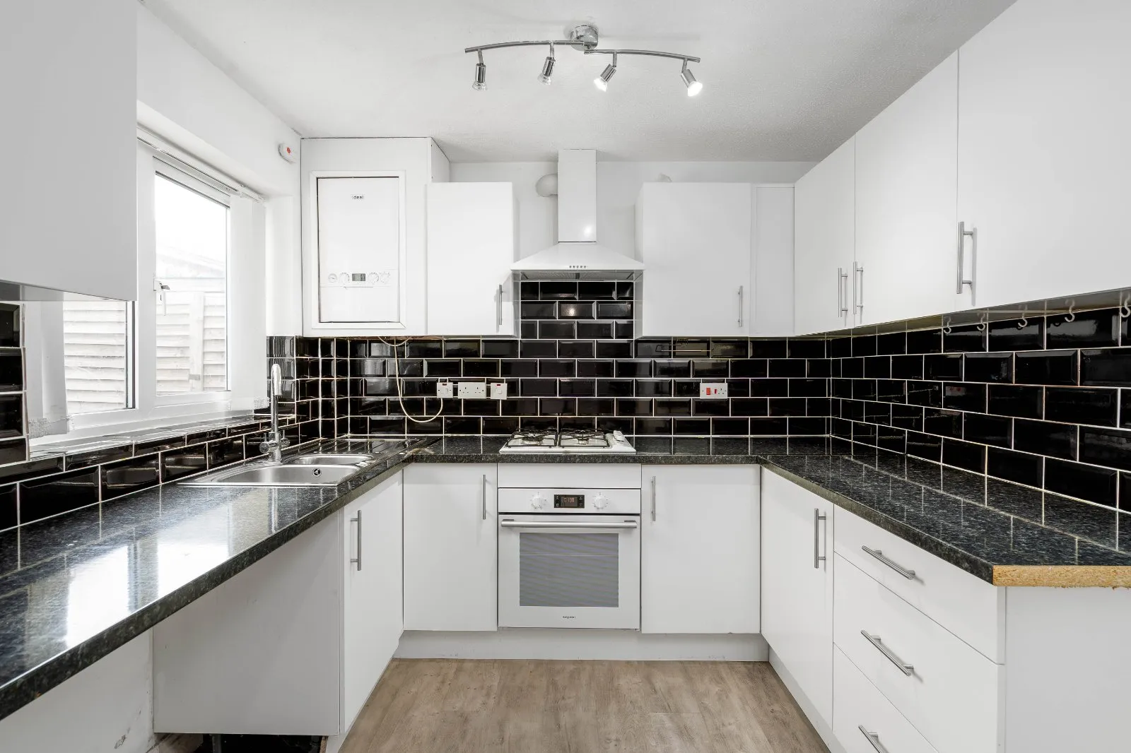 4 bed Semi-Detached