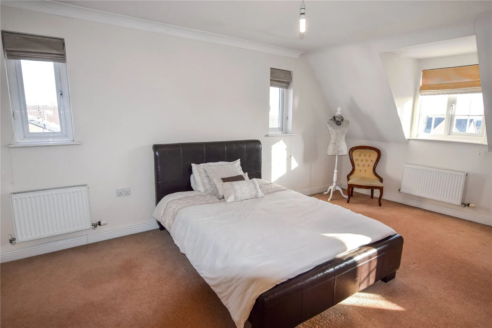 5 bed Detached