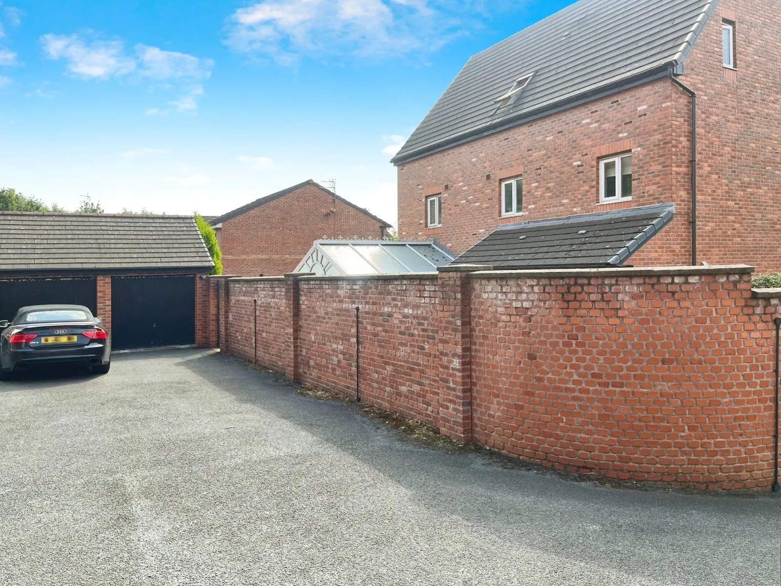 5 bed Detached