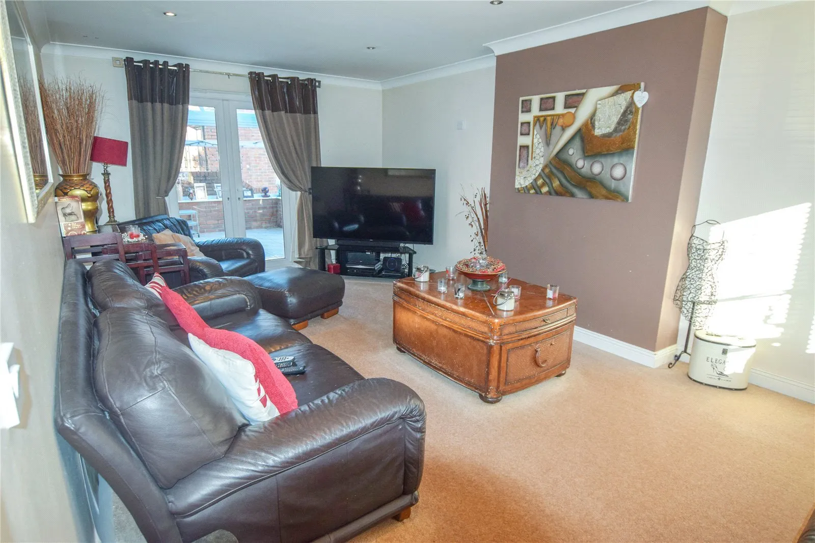 5 bed Detached