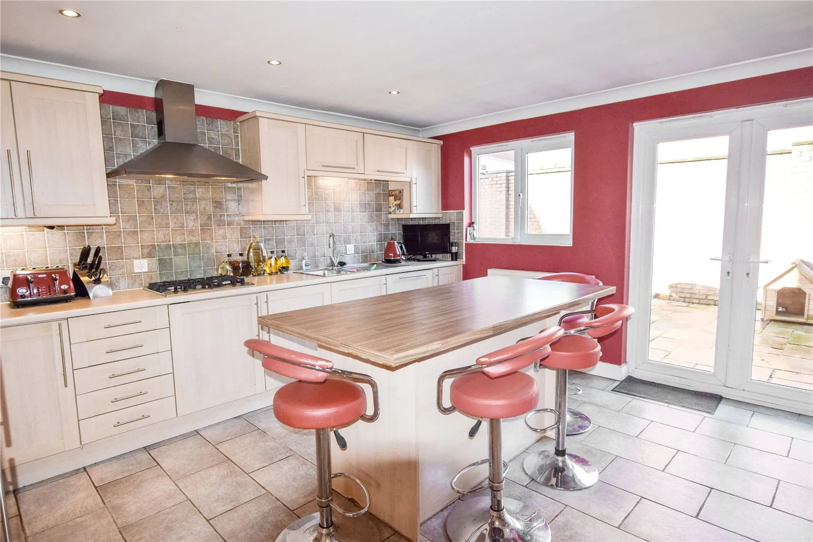 5 bed Detached