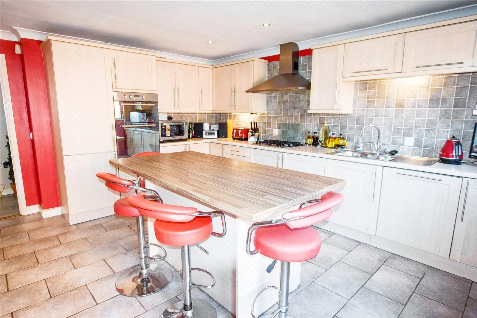 5 bed Detached